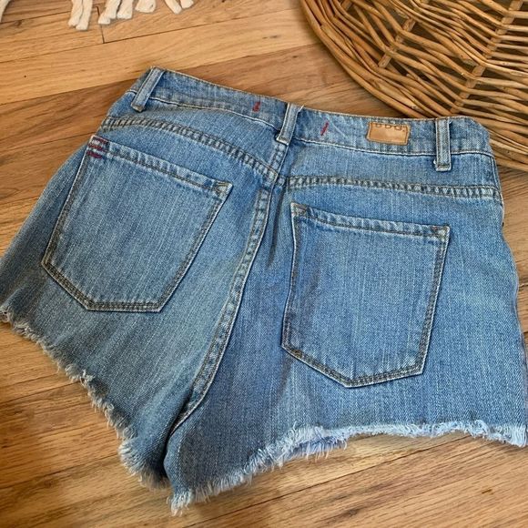 BDG || High Waste Cheeky Frayed Denim Jean Shorts - Picture 4 of 4